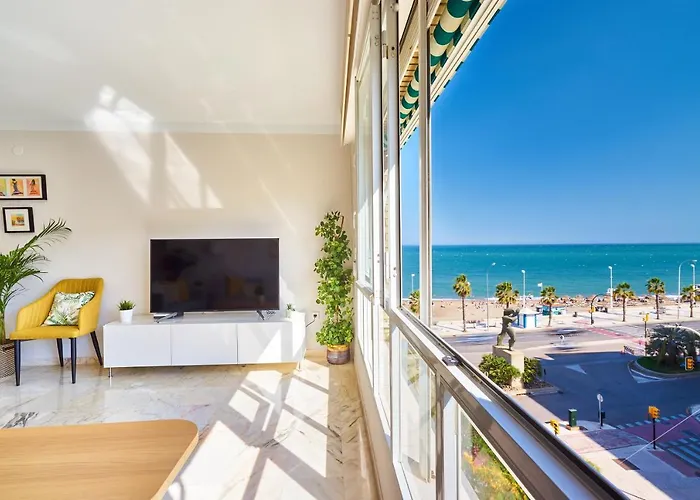 Apartamento Malaga City Beach شقة *